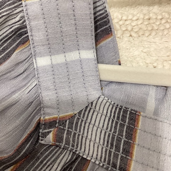 Lauren Conrad large Boho type ladies top. - Picture 4 of 6